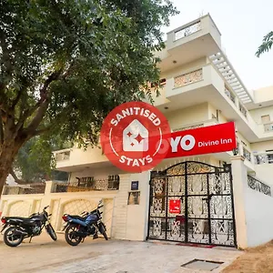Capital O 68506 Shiv Hotel
